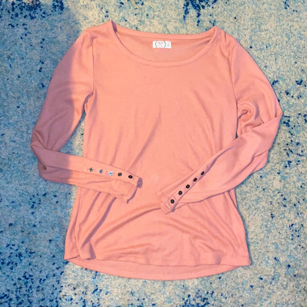SOLD Maurice’s top